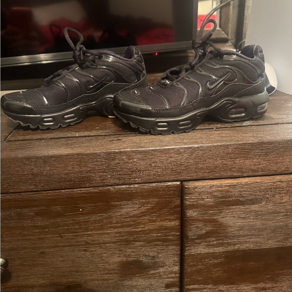 Nike Black Air Max Sneakers with Cushioned Sole